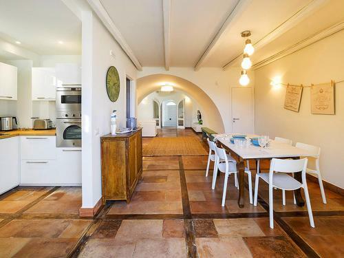 A Quaint Holiday Home For 4 In Acireale Sicily