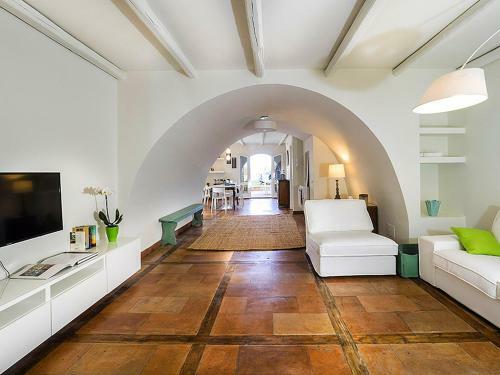 A Quaint Holiday Home For 4 In Acireale Sicily