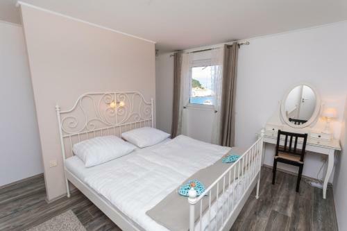 Seafront Apartment With Amazing Seaview