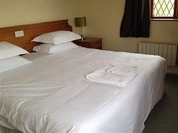 Throckmorton Arms Hotel