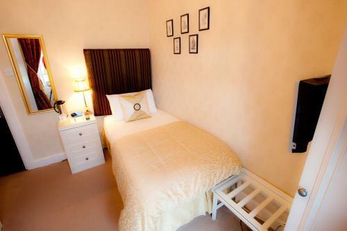 Hostal Golf View B&B