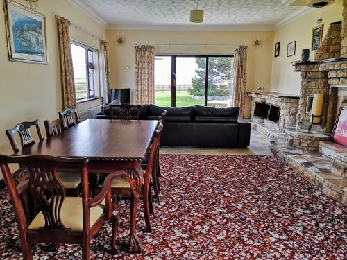 Beautiful Castle View House Tullaghanbawn