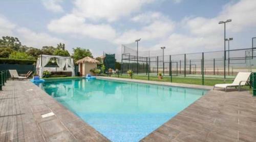 Luxurious Villa. Pr�vate Pool, Padel Court. Subway
