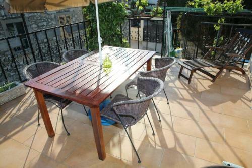 Apartment With Terrace In The Center Od Vodice