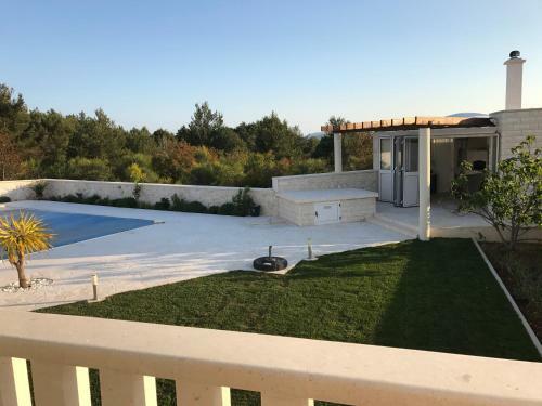 Villa Bachelor