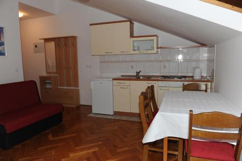 Apartments Dugonji?