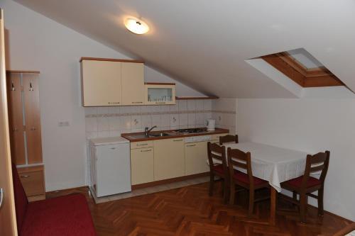 Apartments Dugonji?