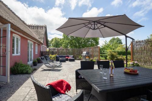 1. Klasses Ny Landvilla N�r Stranden
