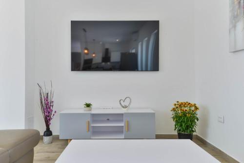 Modern&spacious Four Bedroom Villa With Swimming Pool - Regina Ae1444
