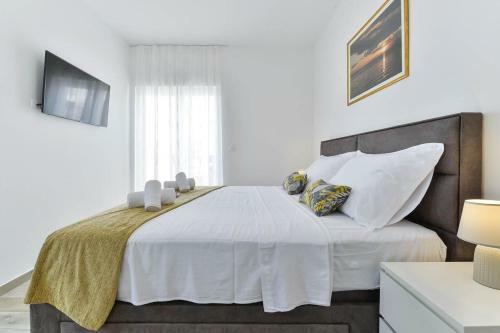 Luxury Villa With A Swimming Pool Vrsi - Mulo, Zadar - 19093