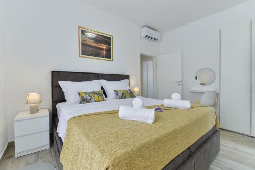 Luxury Villa With A Swimming Pool Vrsi - Mulo, Zadar - 19093