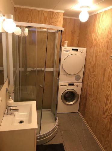 G�tuh�s: Sea View Apartment