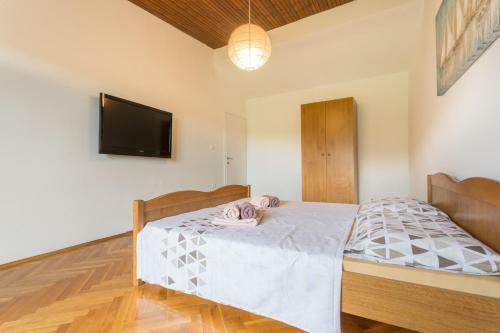 Villa Large 150 M2 Apt With Pool And 500 M2 Garden