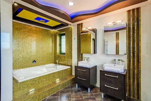 Luxury Villa In Kera