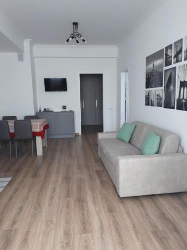 Apartment Lev Tolstoy 63