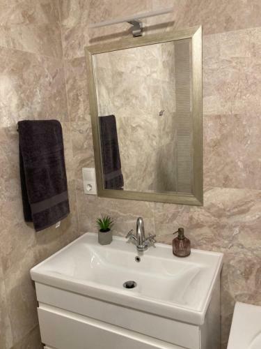 Lovely 2-bedroom Apartment In Chisinau Centre
