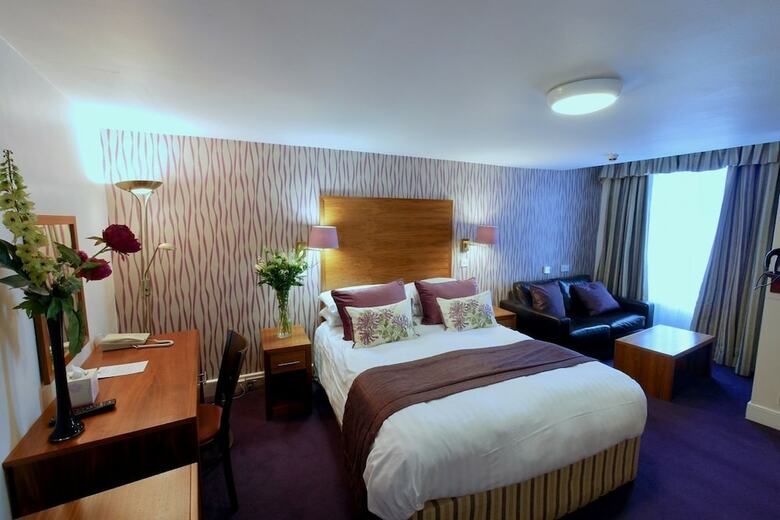 Selkirk Arms Hotel