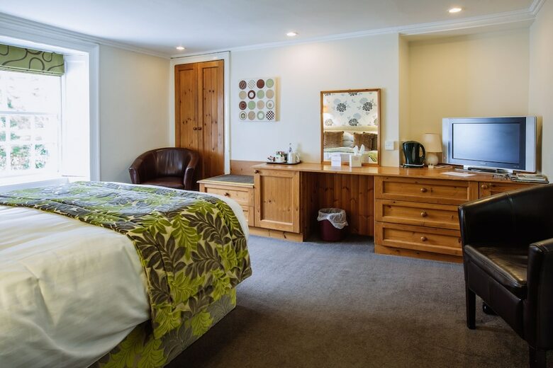 Selkirk Arms Hotel