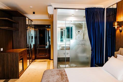 Lion's Hotel