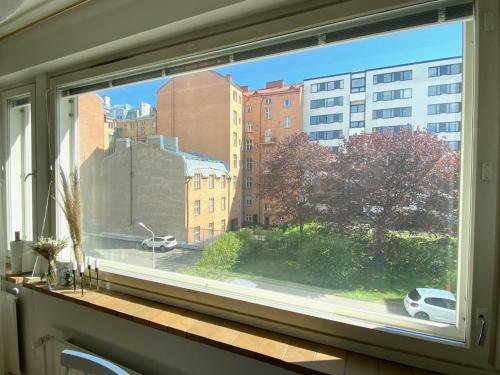 Bright Studio Apartment & Amazing Location