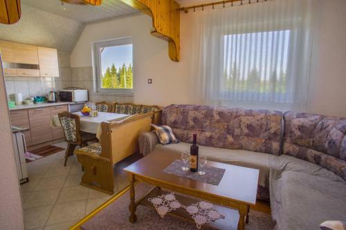 Vukovi? Accommodation