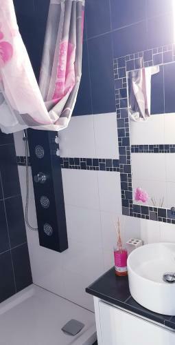 Butterfly Room In Sweet Home, Bed & Breakfast!