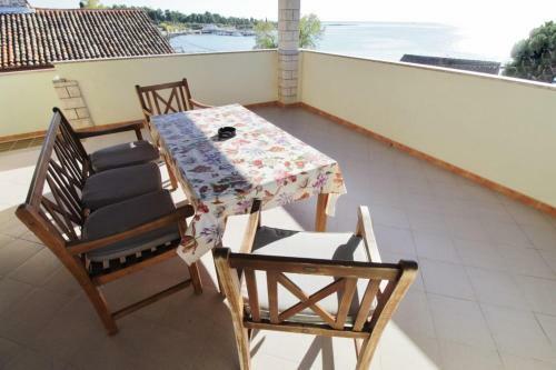 Hostal Apartments Zambratija With Sea View