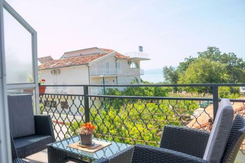Apartments With A Parking Space Zaostrog, Makarska - 17724