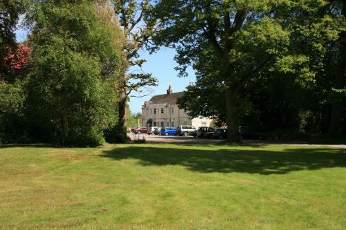 Tyrrells Ford Hotel