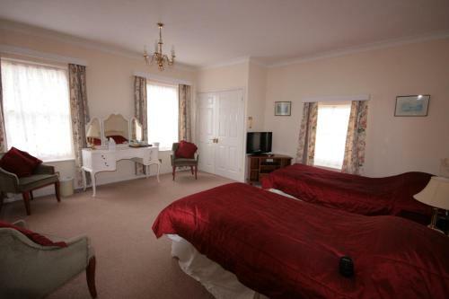 Tyrrells Ford Hotel