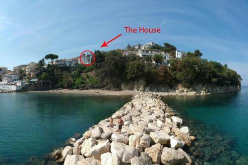 Panoramic Apartment In Villa On The Beach, In Center
