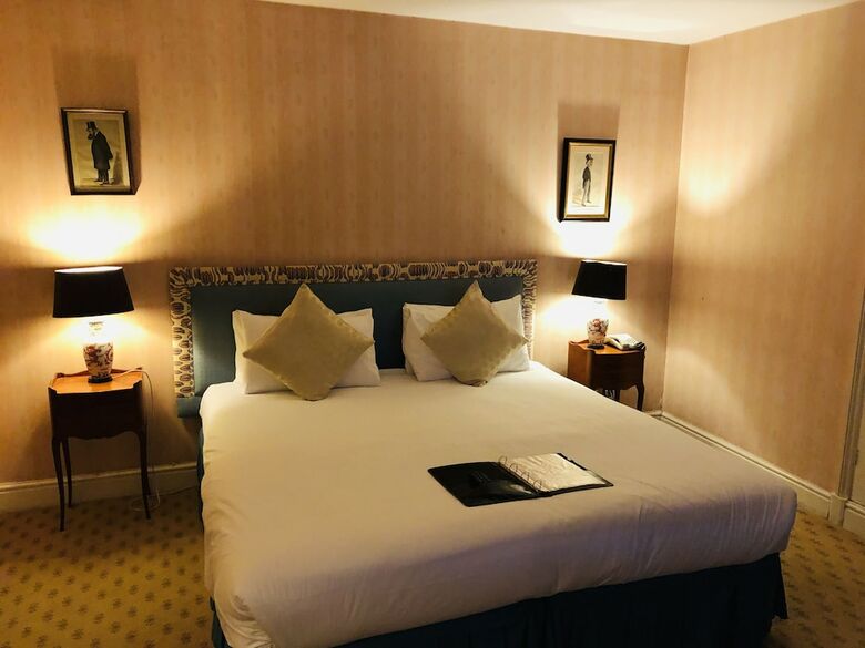 Brook Whipper-in Hotel