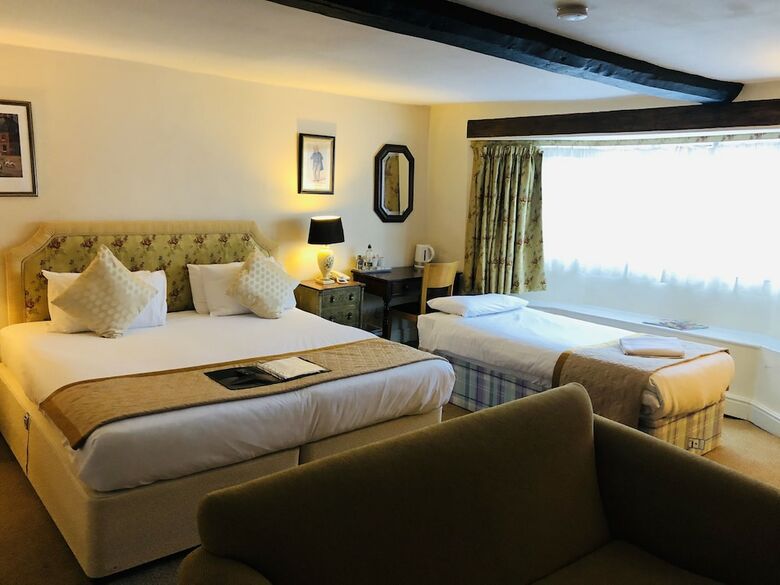 Brook Whipper-in Hotel