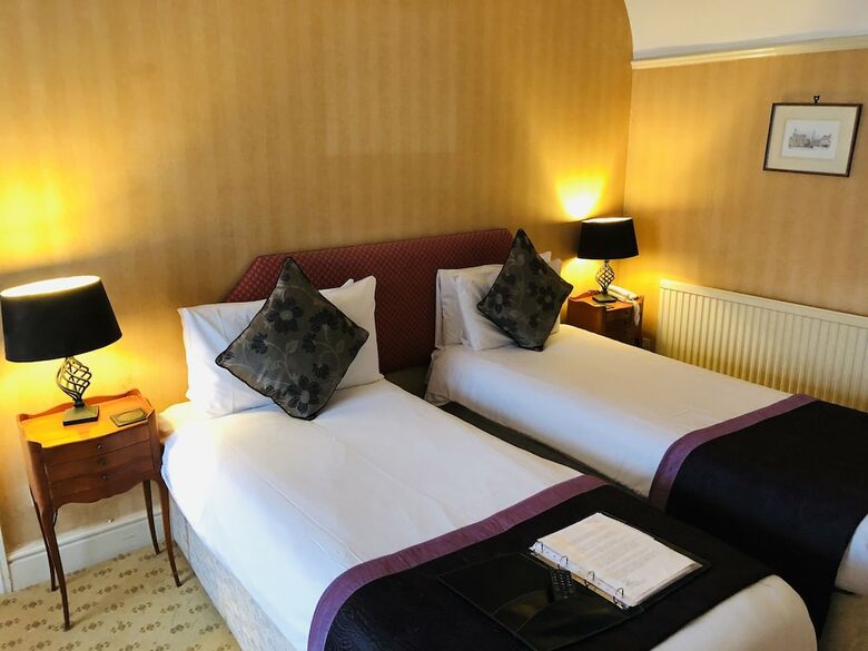 Brook Whipper-in Hotel