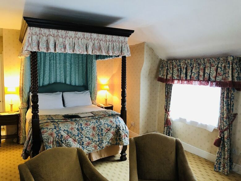 Brook Whipper-in Hotel