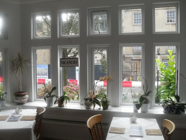 Hostal Albany Guest House