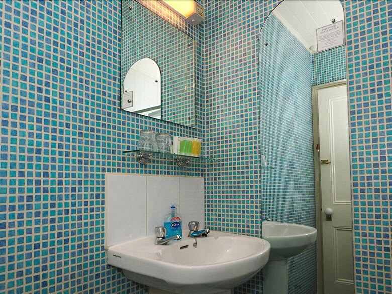 Hostal Albany Guest House