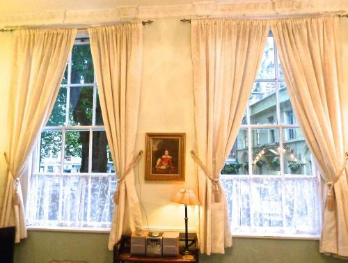 Crystal Palace Apartment
