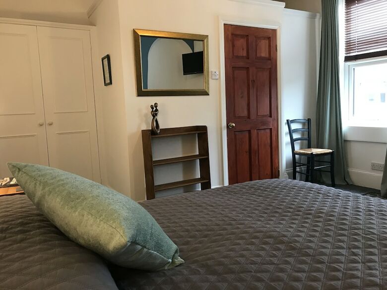 Hostal Lynwood House