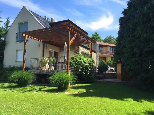 Csitt�nyhegy Villa