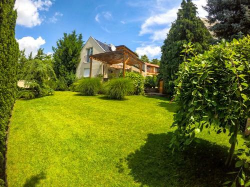 Csitt�nyhegy Villa