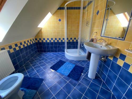 A- Villa (vend�gh�z)
