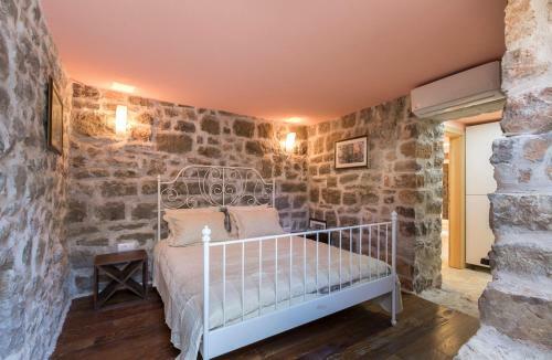 Durasevici Villa Sleeps 6 With Pool And Air Con