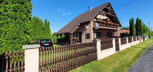 Varga Gardens Balatonm�riaf�rd?