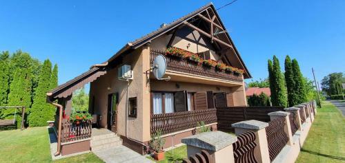 Varga Gardens Balatonm�riaf�rd?