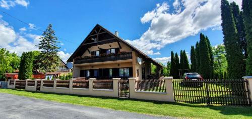 Varga Gardens Balatonm�riaf�rd?