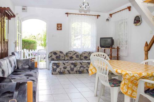 Holiday Home In Balatonmariaf�rdo 35399