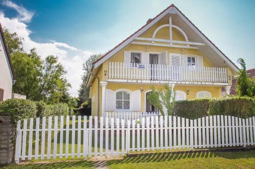 Holiday Home In Balatonmariaf�rdo 35399