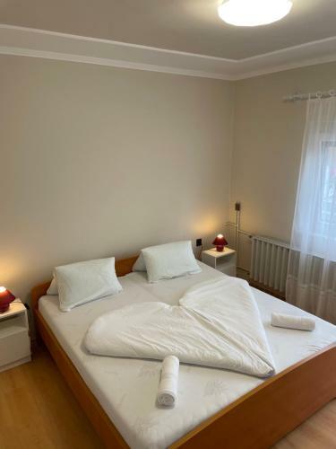 Hostal Pingvin Cukr�szda Apartman Fels? Szint