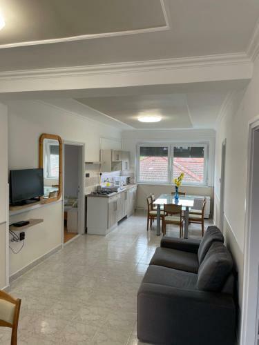 Hostal Pingvin Cukr�szda Apartman Fels? Szint
